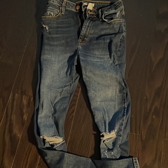 Forever 21 ripped skinny jeans - Picture 2 of 3